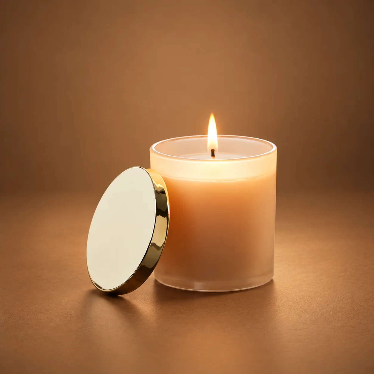 Warm Amber Scented Candle شمعة معطرة برائحة العنبر الدافئ - الصورة 1